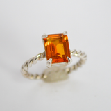 Anello con topazio arancione